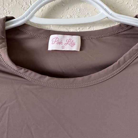 NWOT Pink Lilly fitted taupe layering long sleeve tee - Picture 2 of 5
